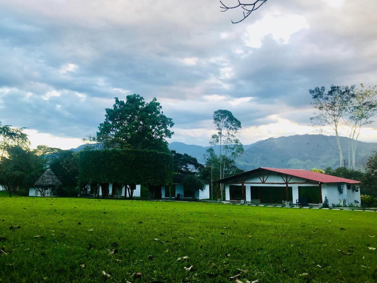 Hosteria Tierra Dorada Yantzaza Esterno foto
