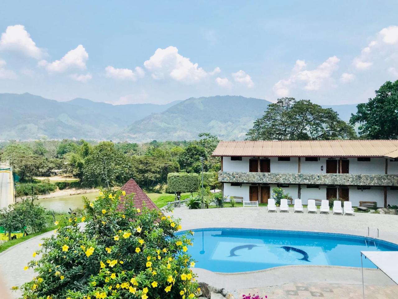 Hosteria Tierra Dorada Yantzaza Esterno foto