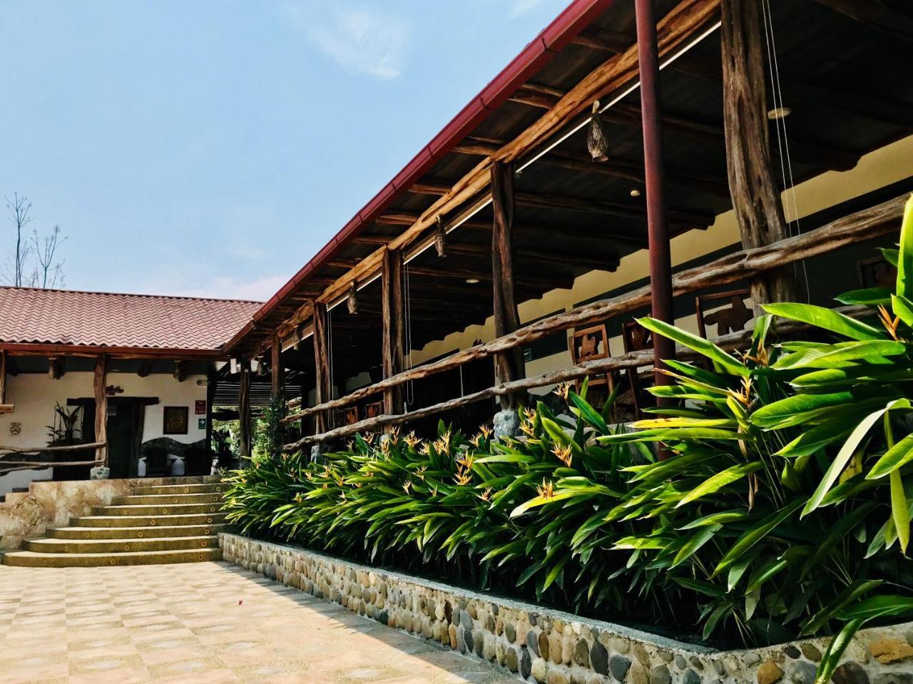 Hosteria Tierra Dorada Yantzaza Esterno foto