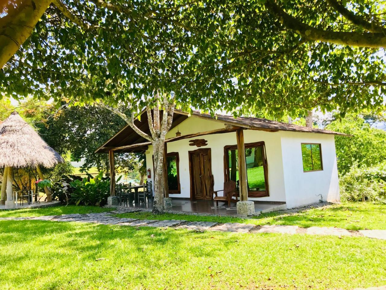 Hosteria Tierra Dorada Yantzaza Esterno foto