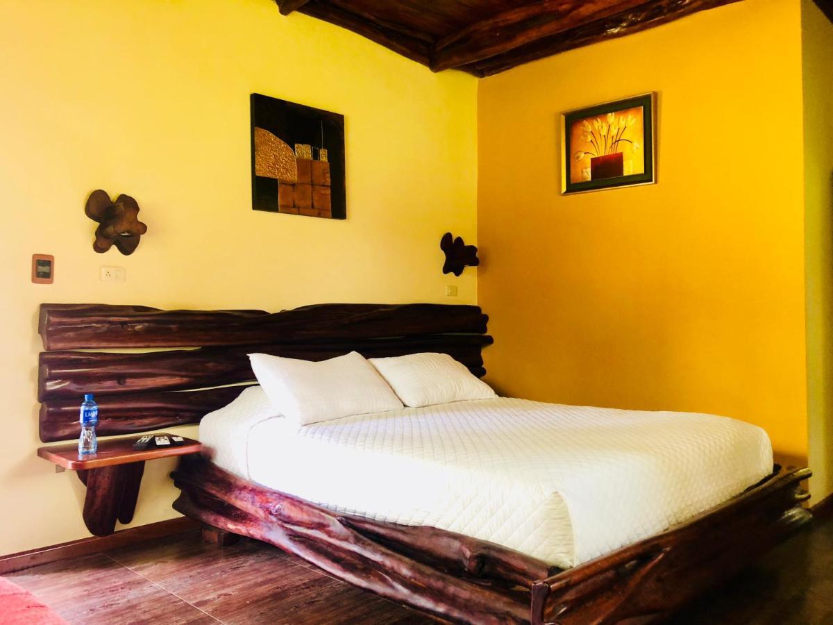 Hosteria Tierra Dorada Yantzaza Esterno foto